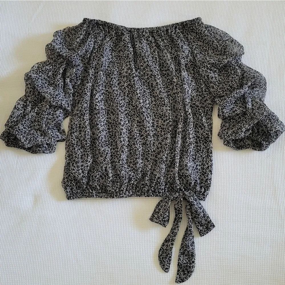 CeCe Cascading Puffy Sleeves Top